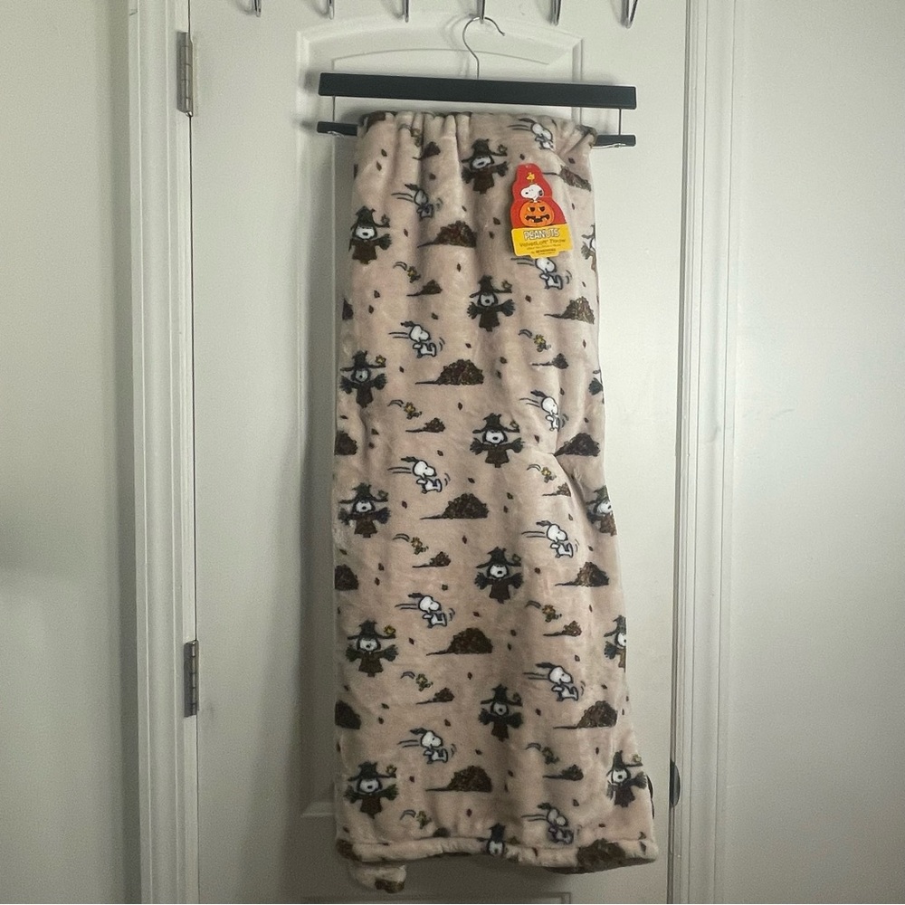 Berkshire Peanuts Snoopy Velvet Throw 50 x 70 In Fall/Autumn Design Blanket NWT